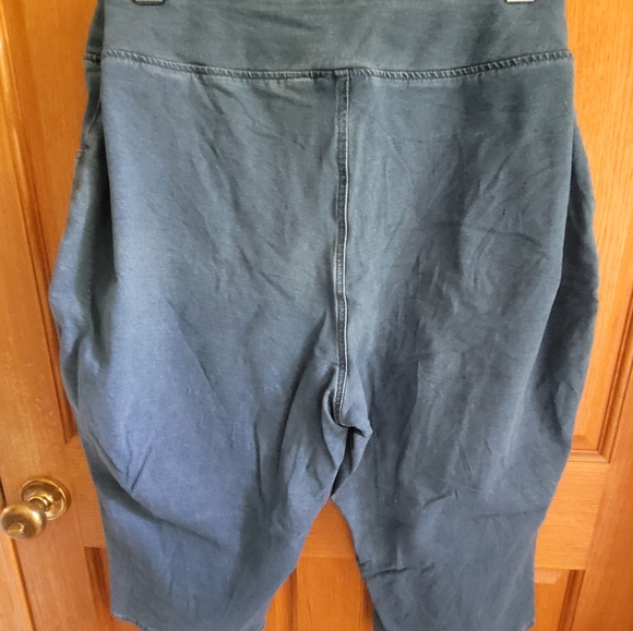 Quacker Factory Capri - Picture 2 of 2